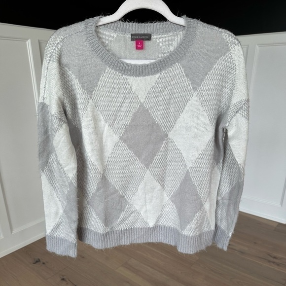 Vince Camuto Womens Gray Geometric Argyle Crew Neck Fuzzy Sweater Size Small - Picture 3 of 9